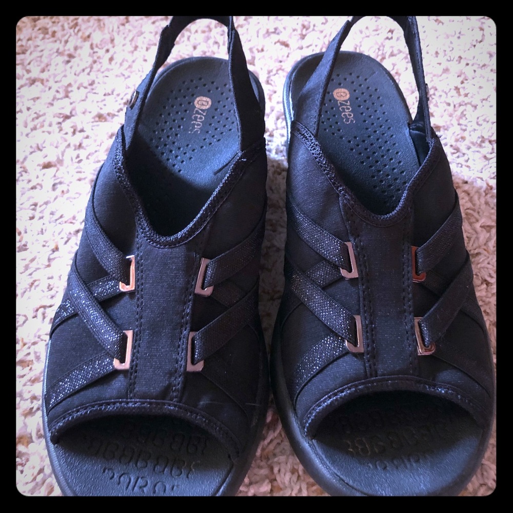 Bzees size 9.5 sandals. Only worn a few times.